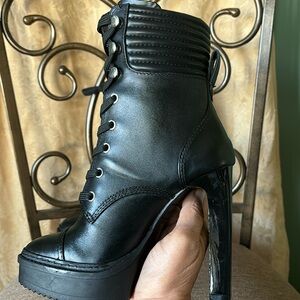New women’s Sz 5M leather high heels lace up ankle boots